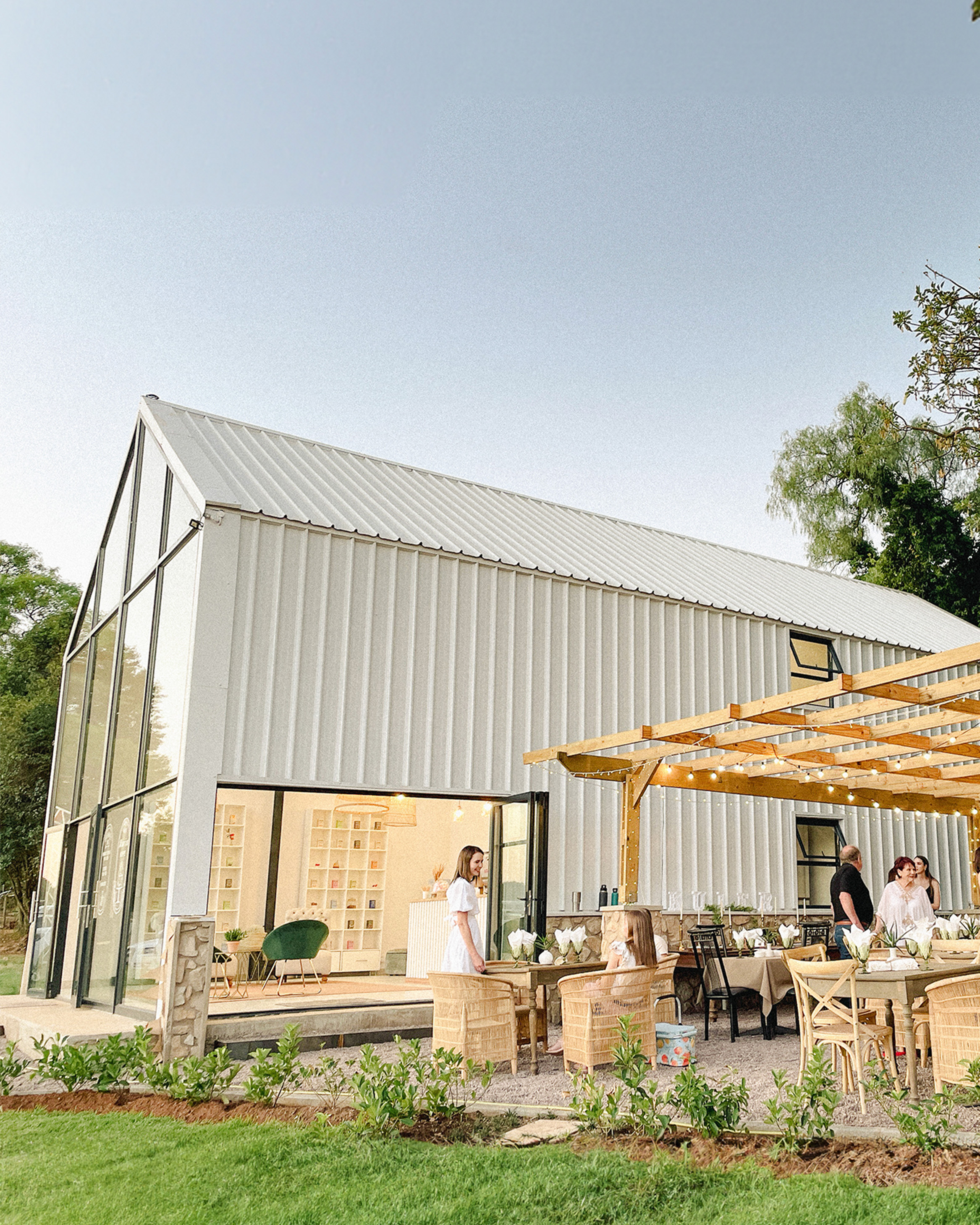 Modern Coffee & Spa, Rayton