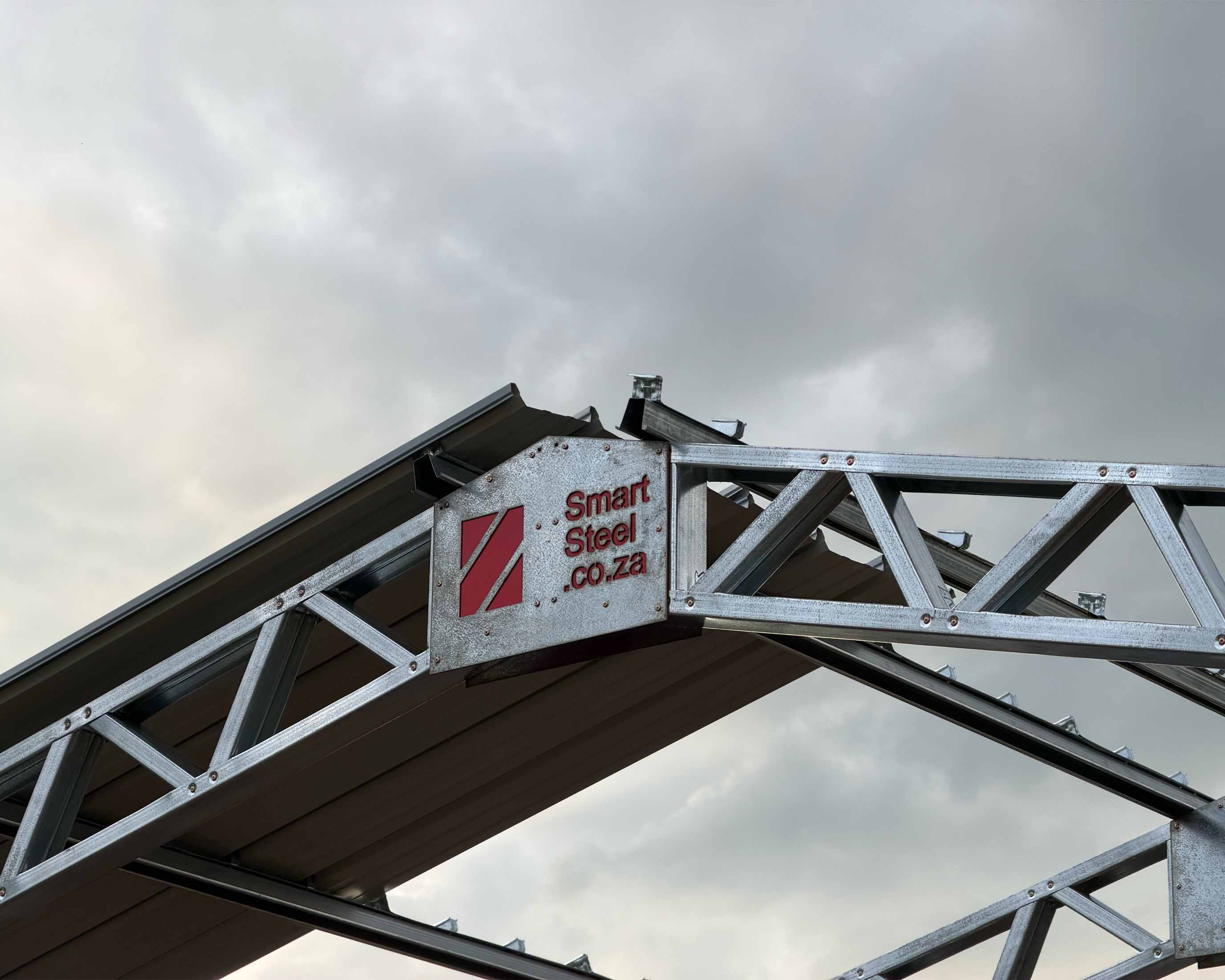 Compact steel warehouse project in a practical footprint