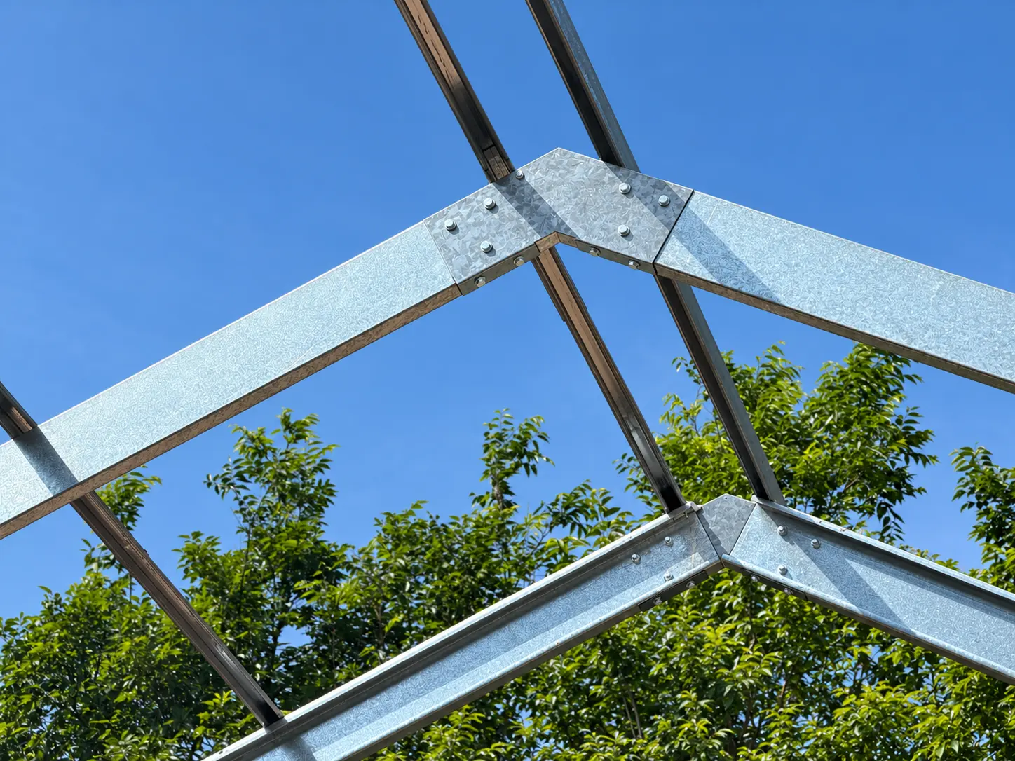 Atlas warehouse steel rafters with bolted ridge connections
